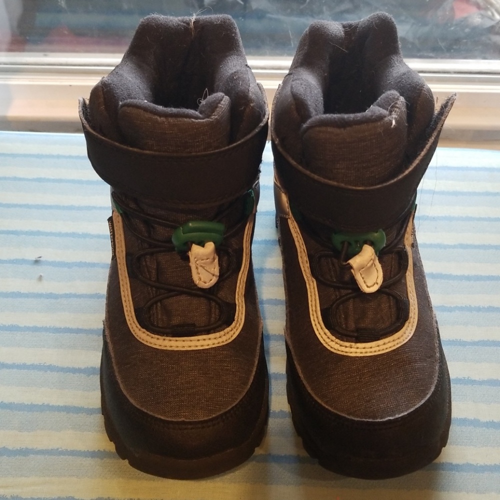 Snow boots